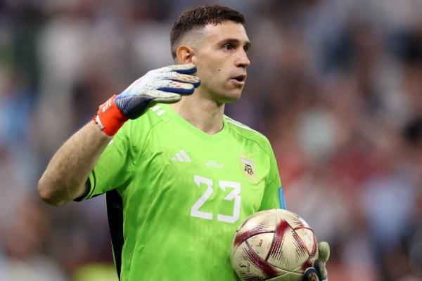 莫佩調(diào)侃撞傷萊諾成就大馬丁：“難道他不應該對我心存感激嗎？”