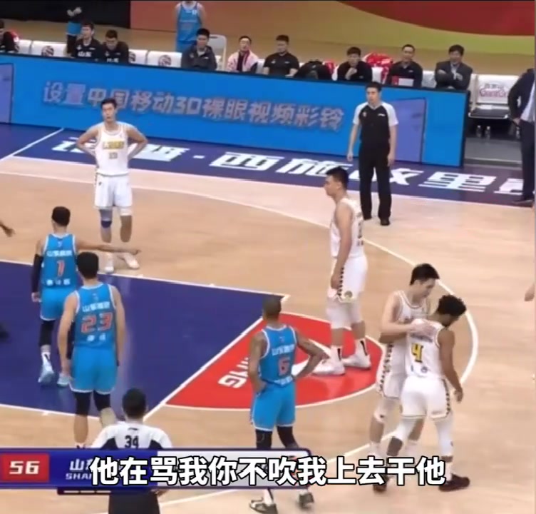被庫克罵毛了？高詩巖對裁判說：他再罵我你不吹，我就上去干他?。ǜ咴妿r對新疆）